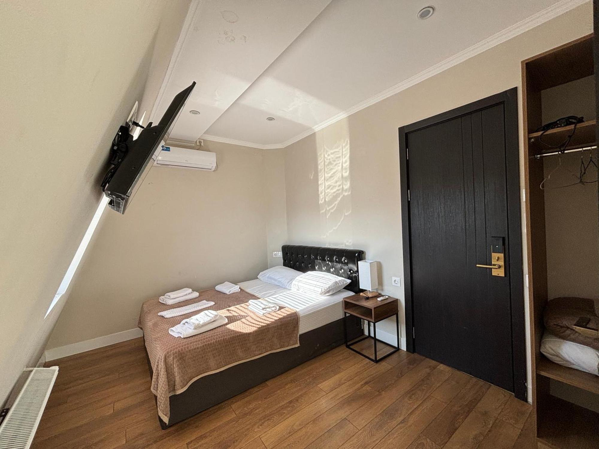D And D Hotel Tbilisi Luaran gambar