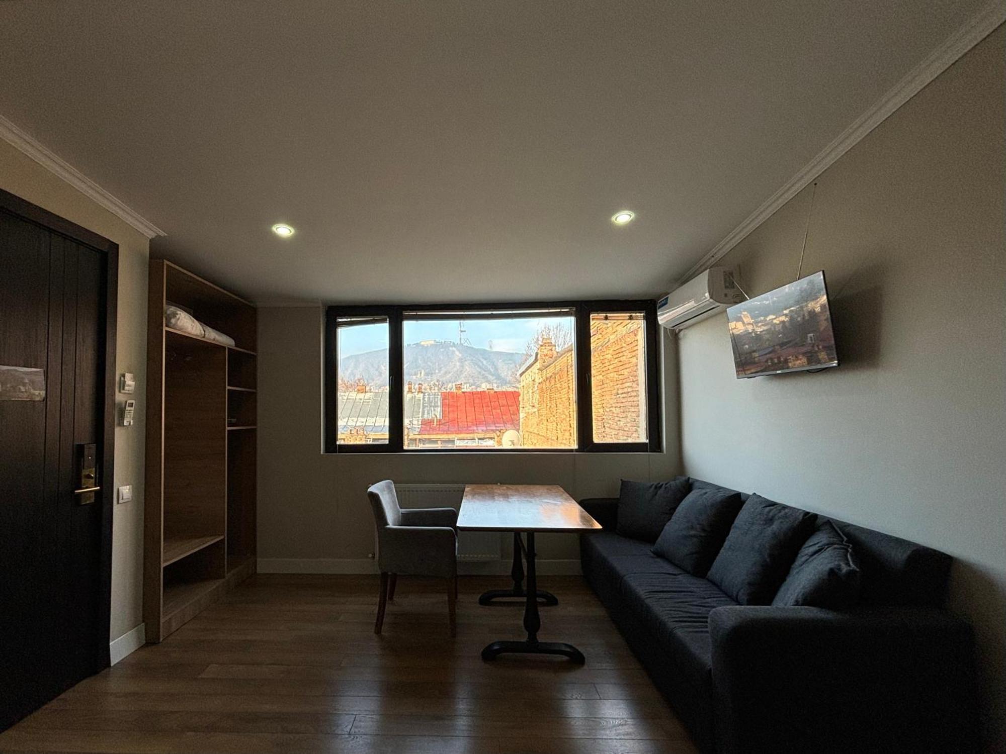 D And D Hotel Tbilisi Luaran gambar
